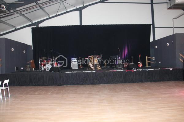 Local d activites de 500 m²