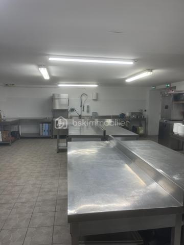 Local d activites de 500 m²