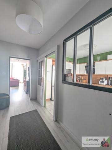 Appartement
         4 pièces
        - 121 m² 210 000 € *