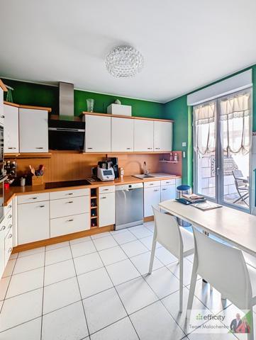 Appartement
         4 pièces
        - 121 m² 210 000 € *