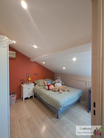 Appartement
         4 pièces
        - 121 m² 210 000 € *
