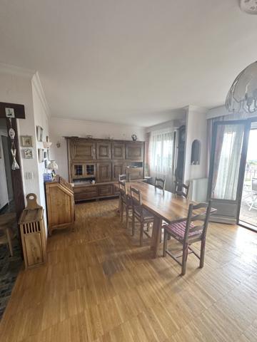 Maison
         5 pièces
        - 134 m² Bien prestige 680 000 € *