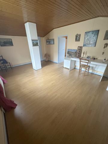 Maison
         5 pièces
        - 134 m² Bien prestige 680 000 € *