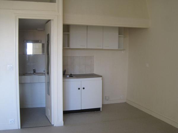 A LOUER STUDIO PROCHE CENTRE VILLE DE ST QUENTIN 02100