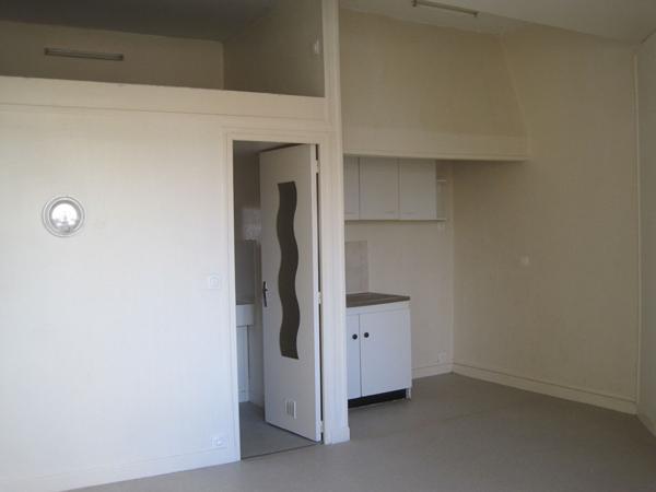 A LOUER STUDIO PROCHE CENTRE VILLE DE ST QUENTIN 02100