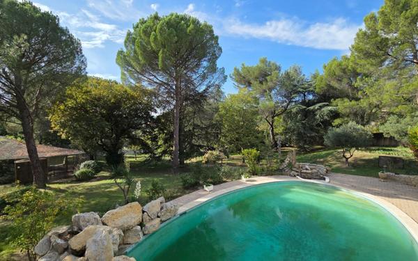 Maison à vendre    7 pièces •  Villeneuve-lès-Avignon