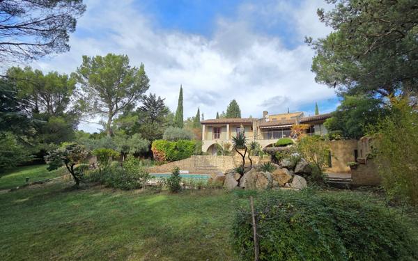 Maison à vendre    7 pièces •  Villeneuve-lès-Avignon