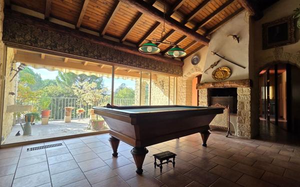 Maison à vendre    7 pièces •  Villeneuve-lès-Avignon