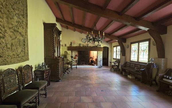 Maison à vendre    7 pièces •  Villeneuve-lès-Avignon