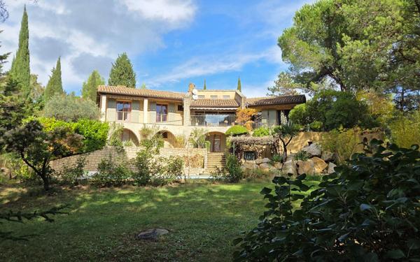 Maison à vendre    7 pièces •  Villeneuve-lès-Avignon