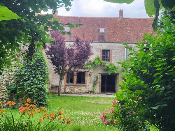 AXE VERTUS/MONTMIRAIL :  Vaste maison en pierre avec dépendance de 208 m² sur une parcelle de 1.407  m²