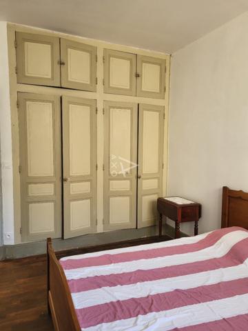 AXE VERTUS/MONTMIRAIL :  Vaste maison en pierre avec dépendance de 208 m² sur une parcelle de 1.407  m²