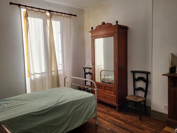 AXE VERTUS/MONTMIRAIL :  Vaste maison en pierre avec dépendance de 208 m² sur une parcelle de 1.407  m²