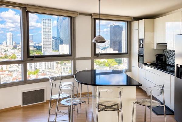 Appartement
         3 pièces
        - 140 m² Bien prestige 1 088 000 € *