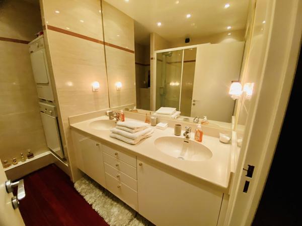 Appartement
         3 pièces
        - 140 m² Bien prestige 1 088 000 € *
