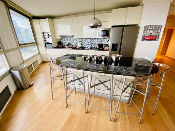 Appartement
         3 pièces
        - 140 m² Bien prestige 1 088 000 € *