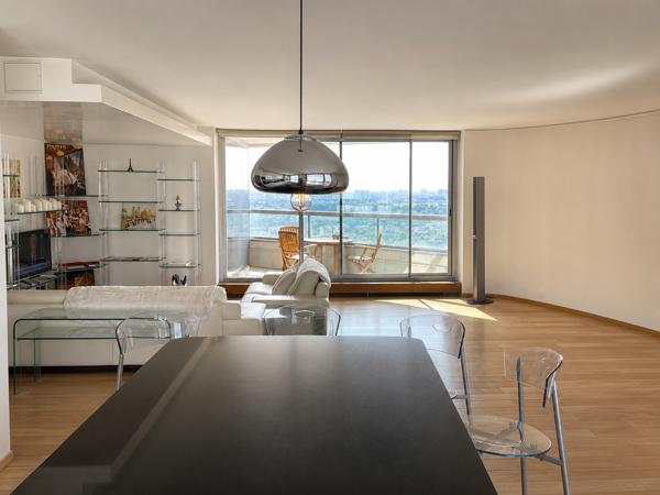 Appartement
         3 pièces
        - 140 m² Bien prestige 1 088 000 € *