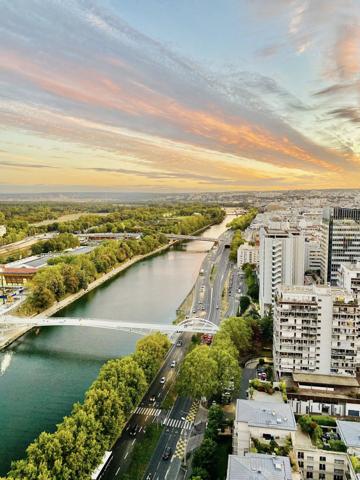 Appartement
         3 pièces
        - 140 m² Bien prestige 1 088 000 € *