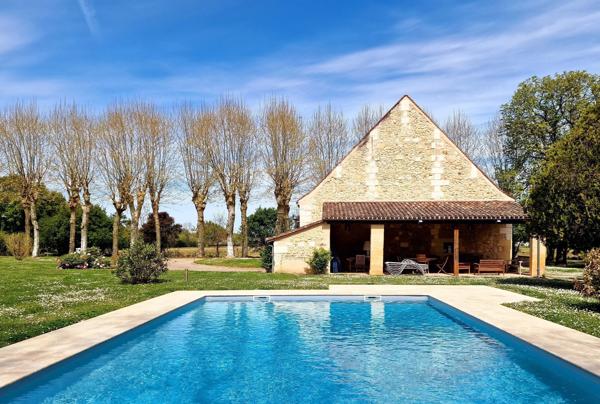 Belle Chartreuse de 450m2 habitable avec piscine