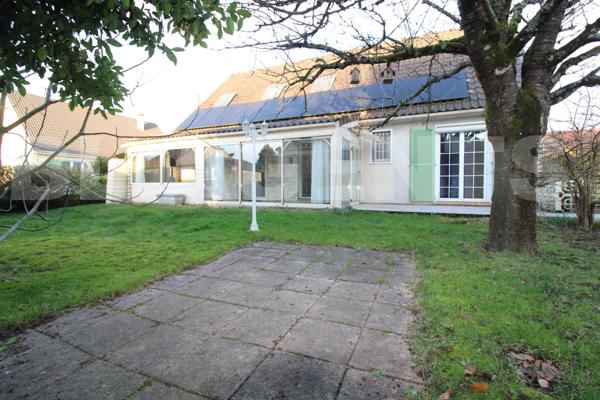 Grande maison familiale sur sous-sol total 