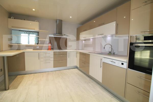 Grande maison familiale sur sous-sol total 