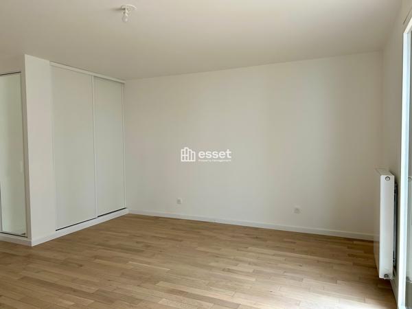 Location Studio 32 m² - Courbevoie 92400