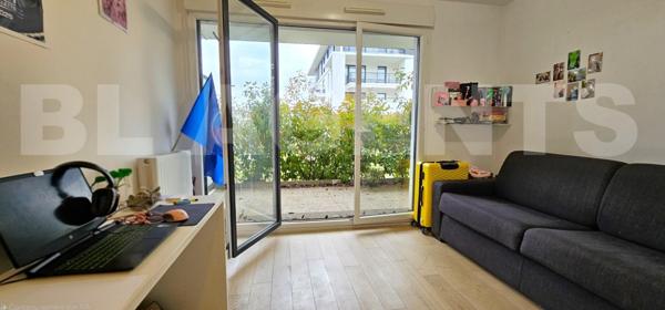 STUDIO 21 m² en RDC + Terrasse SUD-EST / Résidence sécurisée de 2018 / Quartier Château de FERRIÈRES