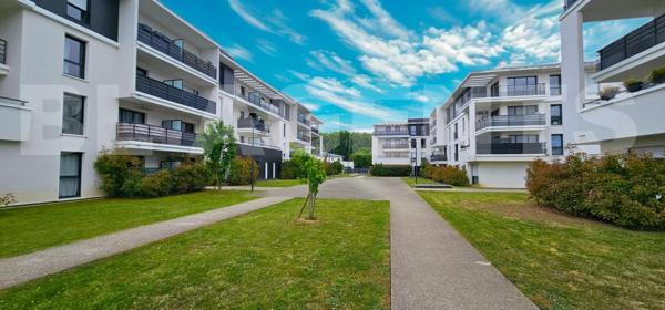 STUDIO 21 m² en RDC + Terrasse SUD-EST / Résidence sécurisée de 2018 / Quartier Château de FERRIÈRES