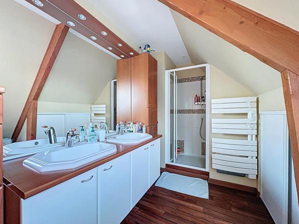 Maison familiale au calme avec piscine à Fatines