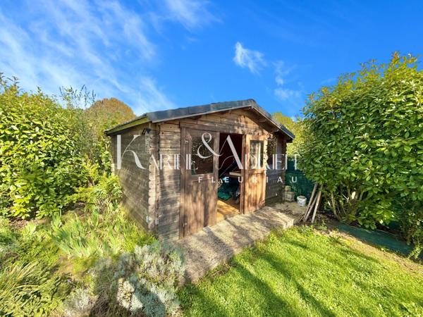 Villa avec vie de plain-pied, jardin et double garage