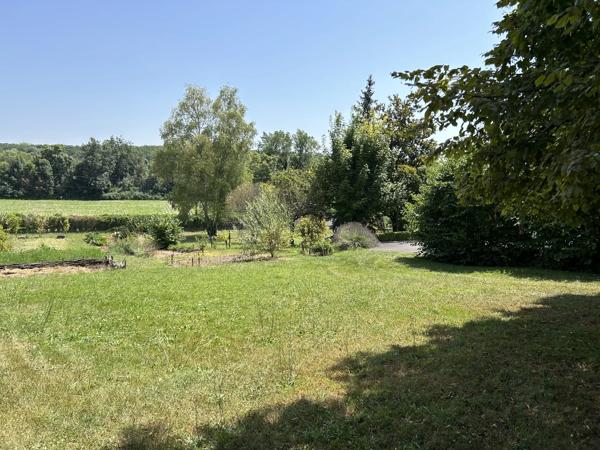 Maison rénové de 4 chambres avec garage pour 3 voitures, dépendances sur 1,3 ha