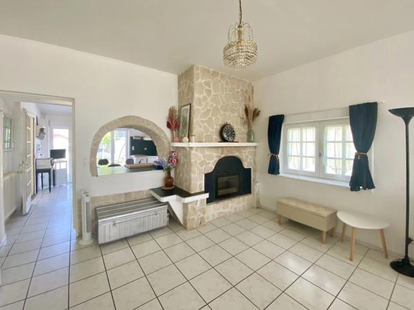 Maison de caractère avec vaste espace de vie et jardin clôturé