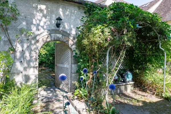 Au cur de la charmante cité médiévale de Moret-sur-Loing !