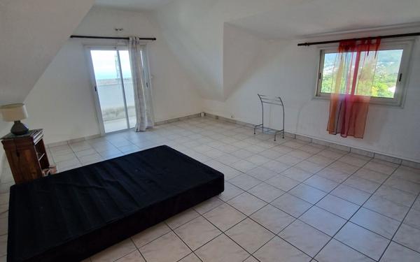 Maison à vendre    3 pièces •  Le Tampon