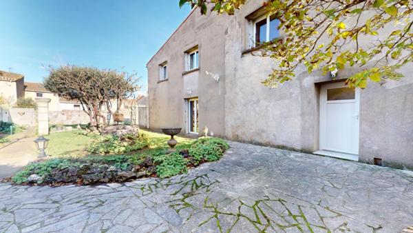 EN EXCLUSIVITE - 3 CHAMBRES - GARAGE 70 M2 - FORT POTENTIEL