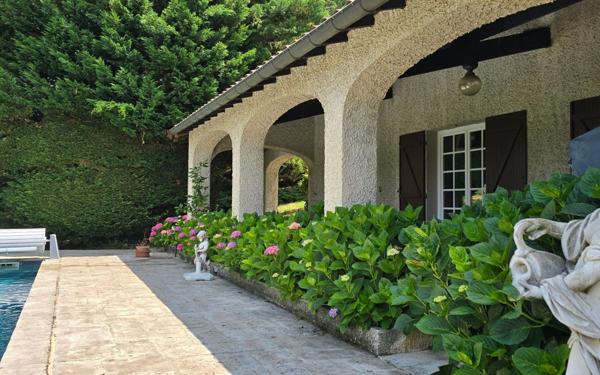 Maison à vendre    6 pièces •  Ternay