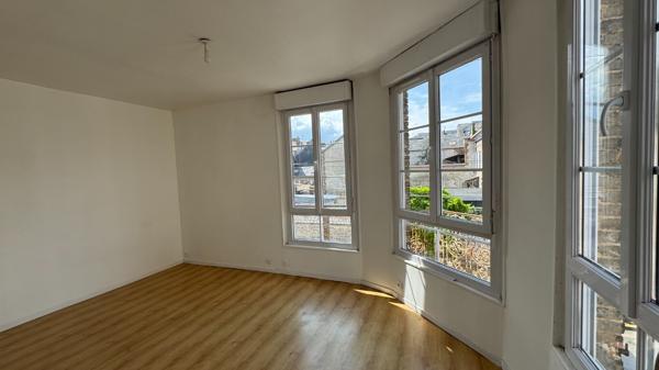 SPACIEUX T2 LUMINEUX 1ER ETAGE