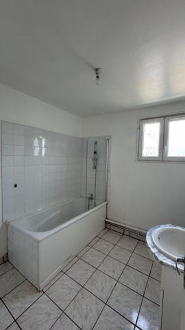 SPACIEUX T2 LUMINEUX 1ER ETAGE