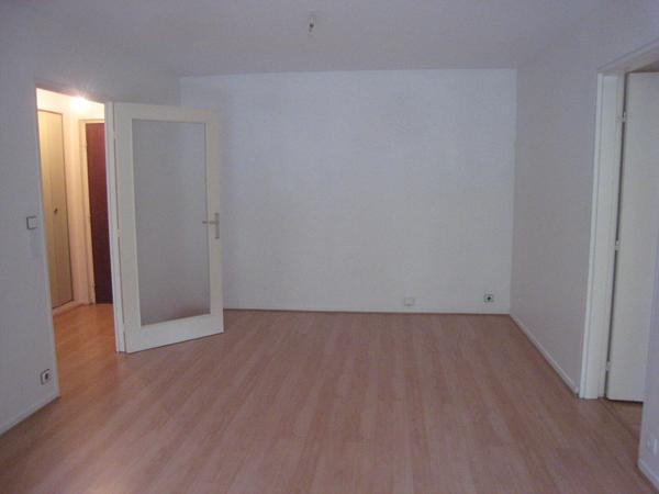 Appartement Reims 2 pièce(s) 53 m2 - 125 E Rue de Vesle (rez-de-chaussée)
