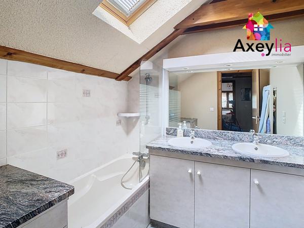 Saint-Haon-le-Vieux (42370) A VENDRE- SAINT-HAON-LE-VIEUX- MAISON FAMILIALE SUR TERRAIN DE 3440 M2 AVEC PISCINE