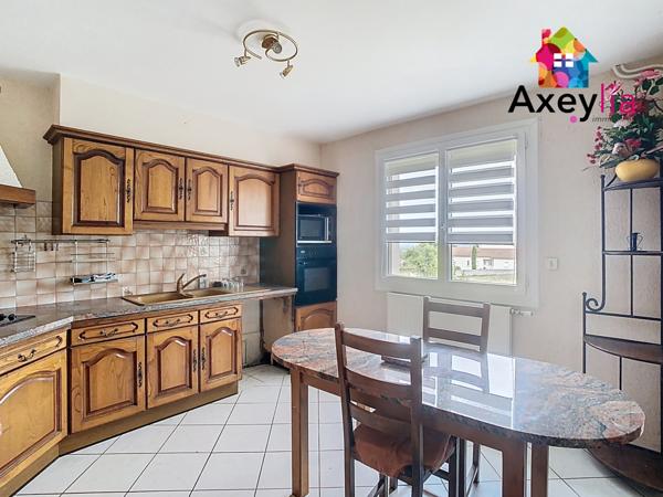 Saint-Haon-le-Vieux (42370) A VENDRE- SAINT-HAON-LE-VIEUX- MAISON FAMILIALE SUR TERRAIN DE 3440 M2 AVEC PISCINE