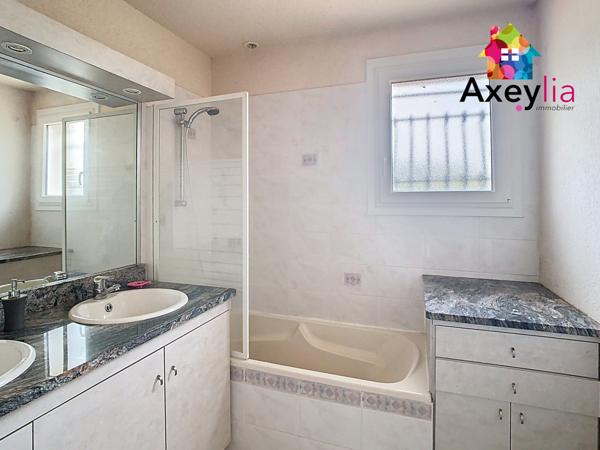 Saint-Haon-le-Vieux (42370) A VENDRE- SAINT-HAON-LE-VIEUX- MAISON FAMILIALE SUR TERRAIN DE 3440 M2 AVEC PISCINE