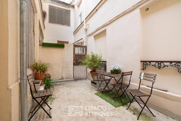 Esprit loft en dernier étage avec poutres apparentes