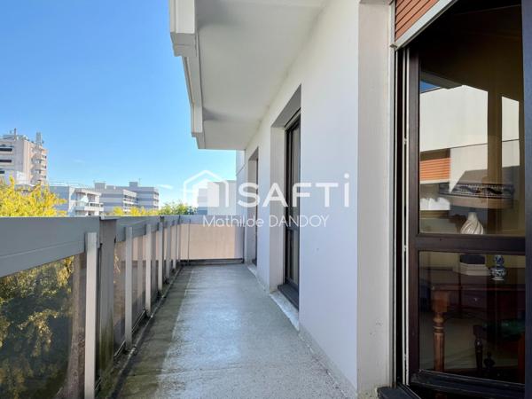 T5 dernier étage, ascenseur, balcon, cave, parking