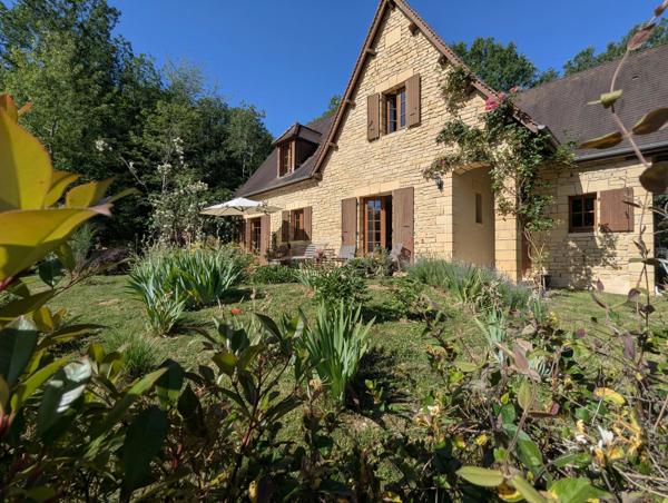 Maison en pierre de 3 chambres près de Sarlat-la-Canéda avec potentiel locatif
