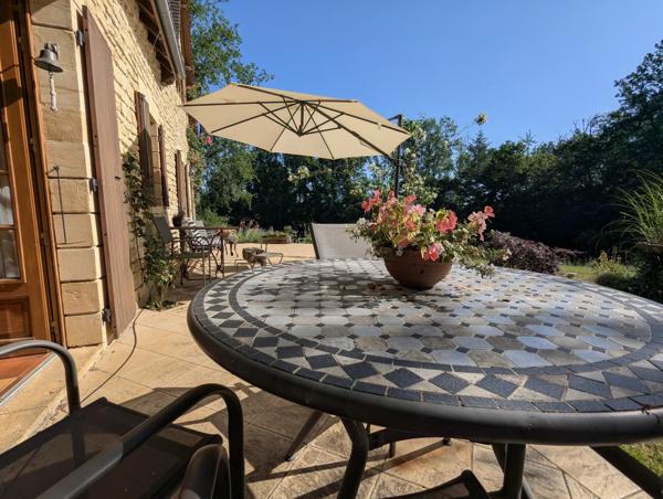Maison en pierre de 3 chambres près de Sarlat-la-Canéda avec potentiel locatif