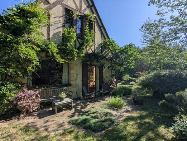 Maison en pierre de 3 chambres près de Sarlat-la-Canéda avec potentiel locatif