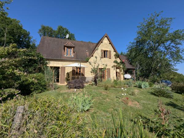 Maison en pierre de 3 chambres près de Sarlat-la-Canéda avec potentiel locatif