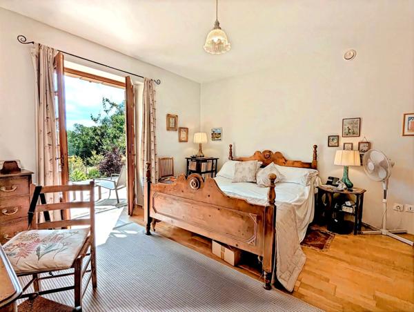 Maison en pierre de 3 chambres près de Sarlat-la-Canéda avec potentiel locatif