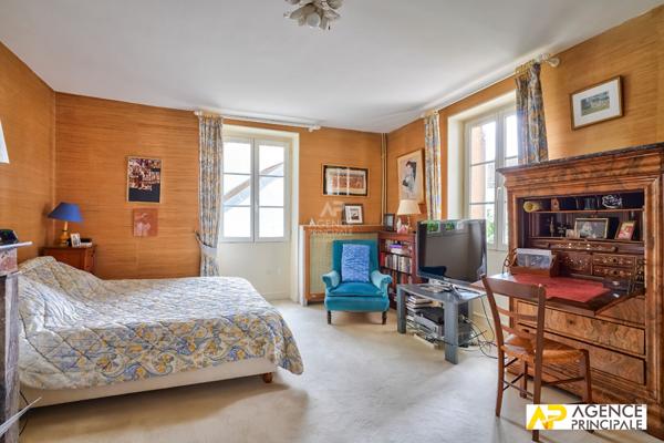 Maison - centre ville et parc - beaux volumes - 5 chambres €1 280 000 ** - Référence 13011